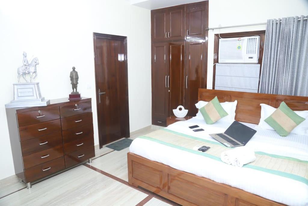 Divine India Service Apartment 3Bhk,B57 Sarita Vihar,Apollo Neu-Delhi Exterior foto