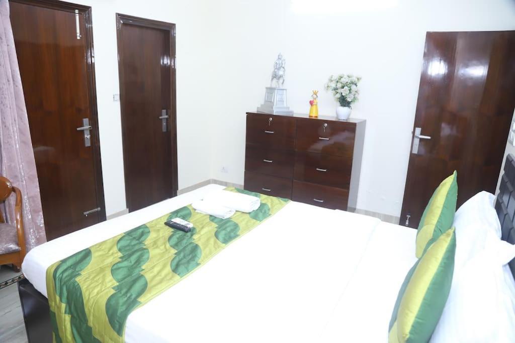 Divine India Service Apartment 3Bhk,B57 Sarita Vihar,Apollo Neu-Delhi Exterior foto